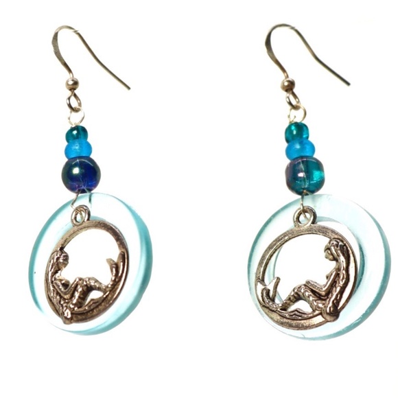 Resting Mermaid Earrings - Picture 1 of 1